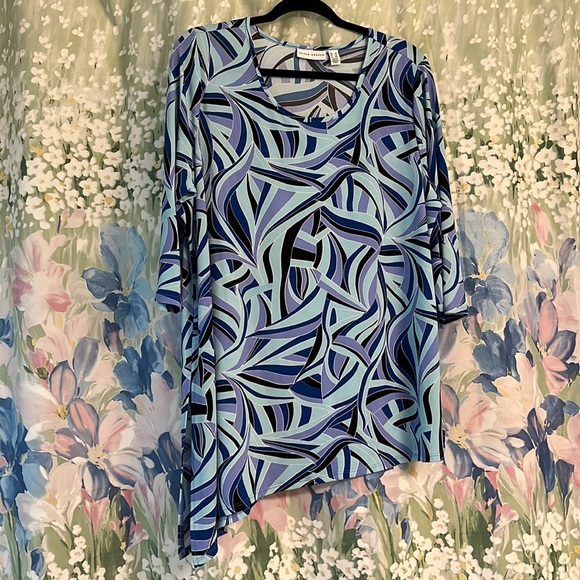 Set of 2 Susan Graver tunic tops. Size 1X - Picture 2 of 8